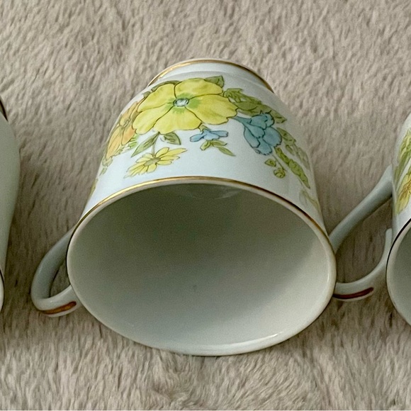 Vintage Ekco International 3 Footed Tea Cups & Saucers SPRING BOUQUET Fine China - Picture 9 of 9